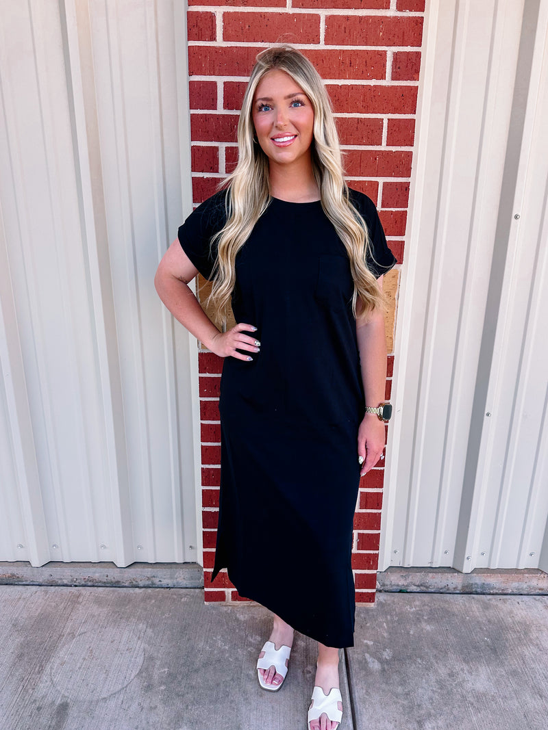 Short Sleeve Midi Dress in Black Short Sleeve Midi Dress in Black