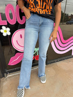 Flare Risen Jeans w/Frayed Hem