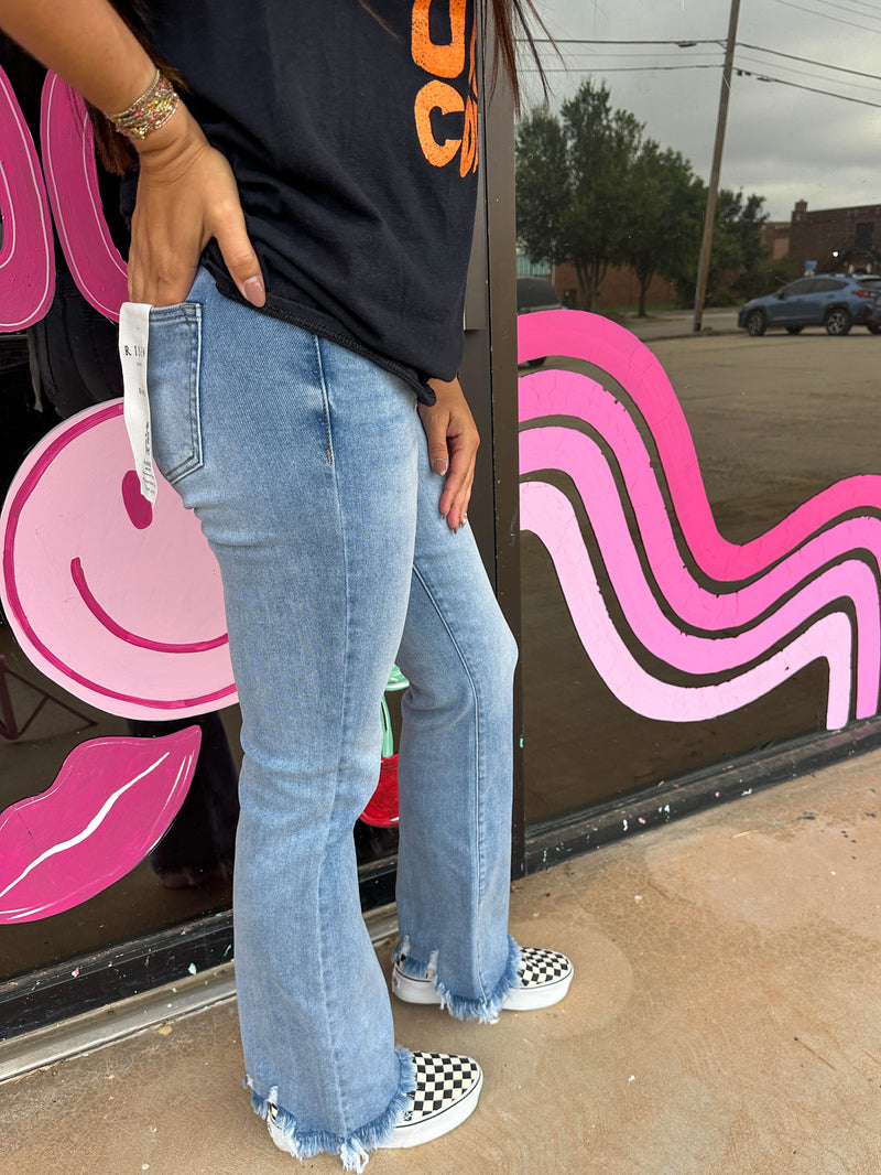Flare Risen Jeans w/Frayed Hem