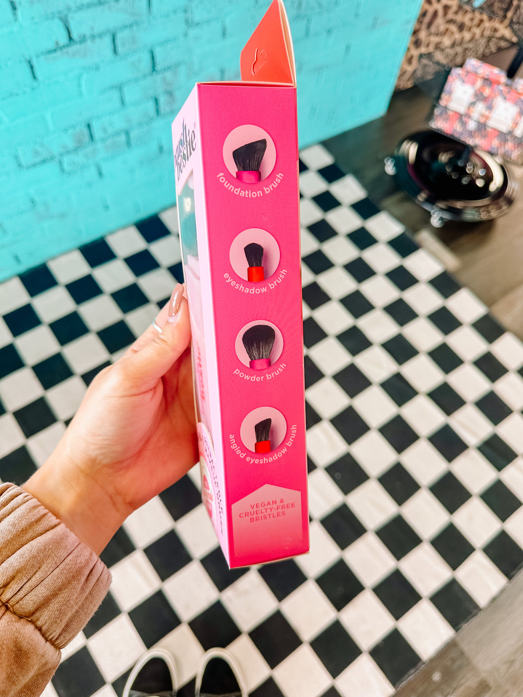 Brush Bestie 4-in-1 Retractable Makeup Brush